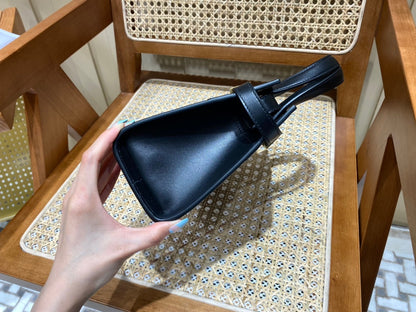 YSL Manhattan Nano Bag Black 593741 21x16x9cm