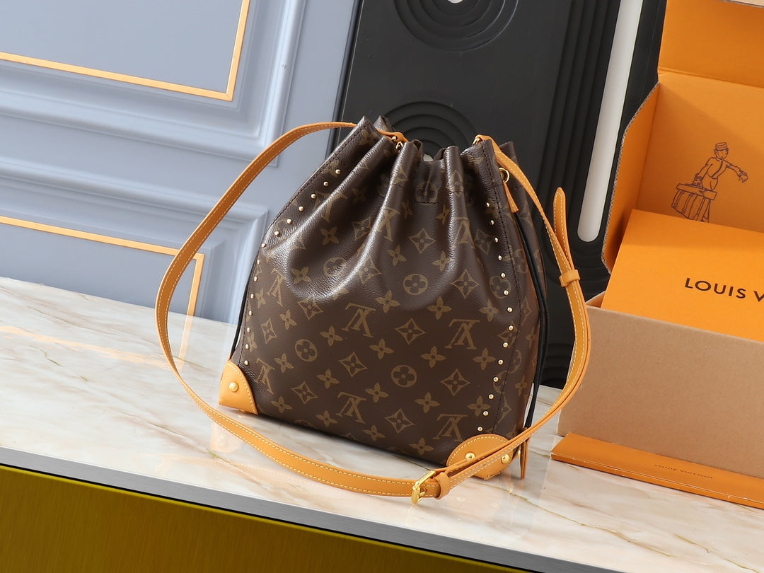Louis Vuitton 2025 Cruise Noe Trunk bucket bag 22  x 25 x 8 cm