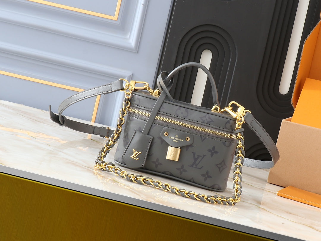 Louis Vuitton LV Vanity Chain Pouch Shoulder Bag 19×11.5×6.5cm