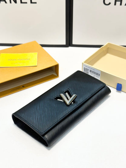LV Louis Vuitton Classic Leather Purse Size 19x10cm