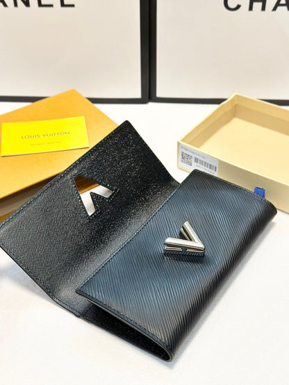 LV Louis Vuitton Classic Leather Purse Size 19x10cm