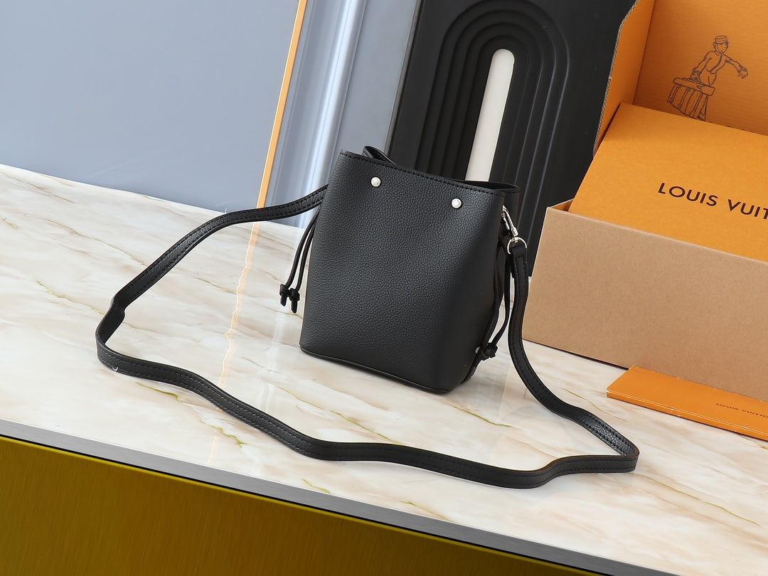 Louis Vuitton LV Tiny Nano Lockme Bucket Shoulder Bag 13.5x16.0x10.0cm